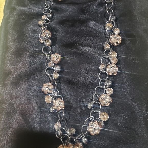 SIMPLY VERA VERA WANG necklace and earrings Set - Picture 2 of 6